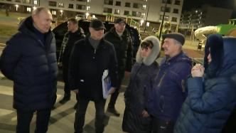 突访马里乌波尔，俄罗斯总统普京和市民街头聊天