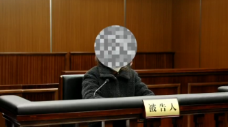 上海一女子看热闹顺走金项链，被依法判处有期徒刑十个月