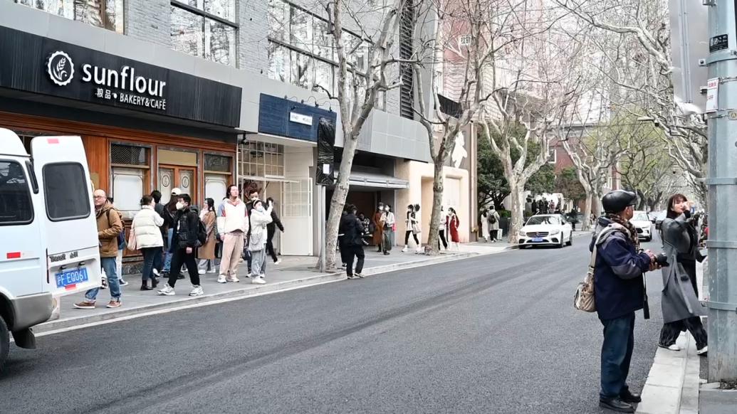 上海“網(wǎng)紅街”安福路已禁止停車?生活工作在此的人這樣說