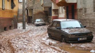 土耳其两地经强震后又遭洪水，有地震幸存者在洪水中身亡