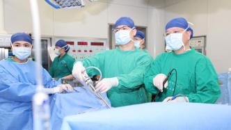 上海医生为23岁女子摘除8斤胸腔肿瘤：从医30年第一次见