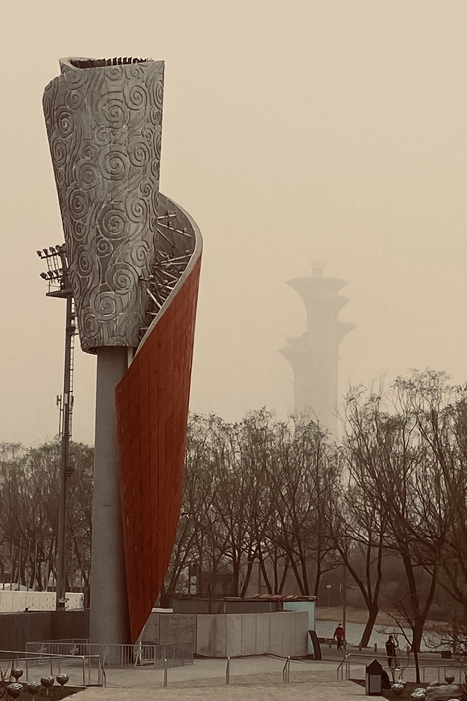 2023年3月22日，北京，奥林匹克火炬被沙尘笼罩。.jpg