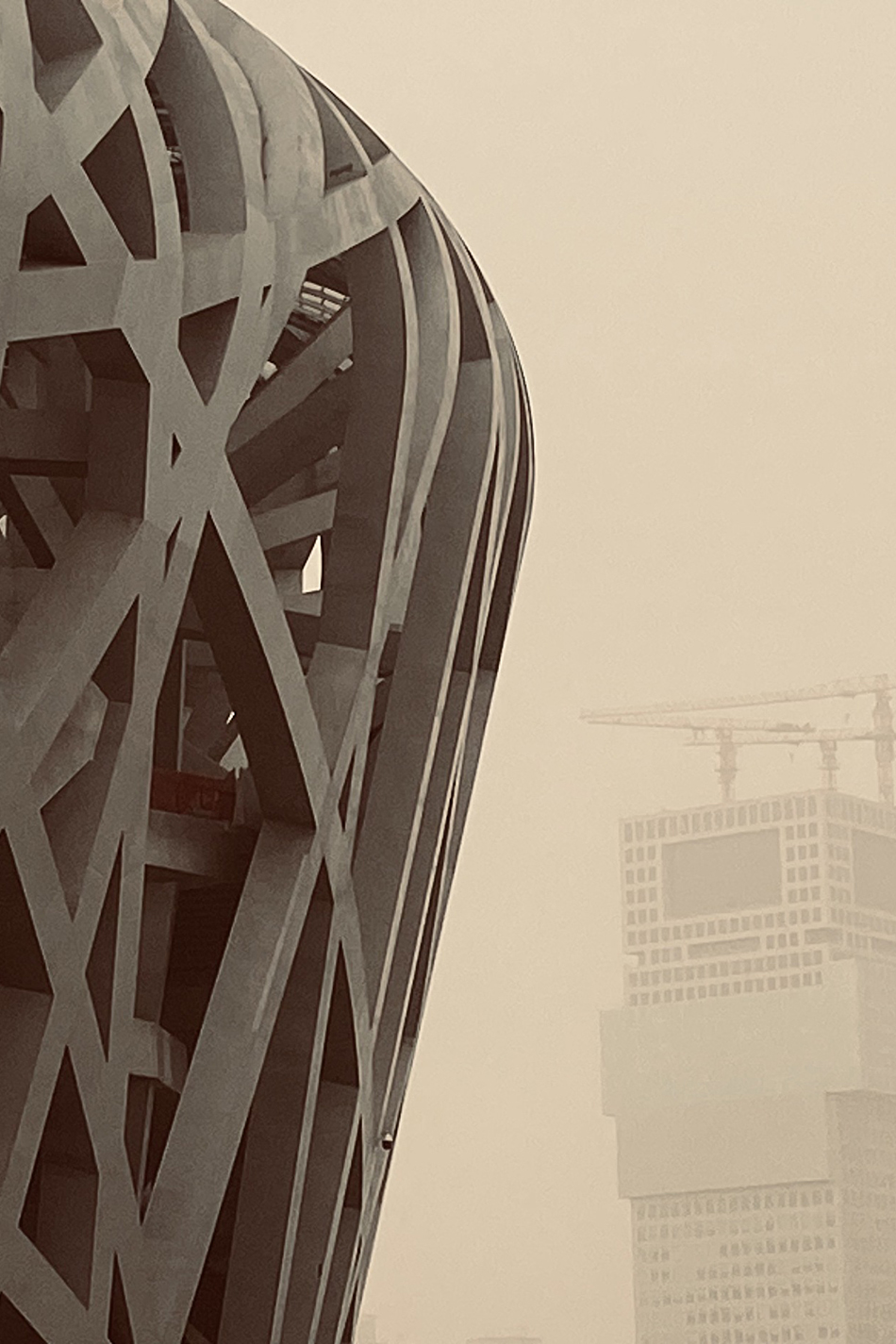 2023年3月22日，北京，国家体育场“鸟巢”玲被沙尘笼罩。.jpg