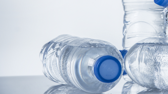 半月谈：面对“半瓶水”浪费，我们需要来一场“光瓶行动”