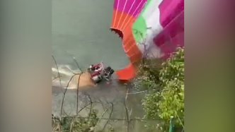 贵州一樱花园热气球落水，七名乘客安全上岸