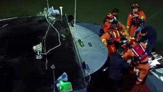 船员意外落水遭船体挤压受伤，消防紧急救援