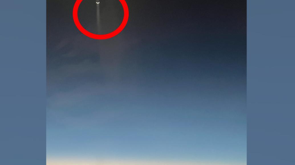 高空航班视角赏“月掩金星”，乘客在飞机上拍到奇妙天象