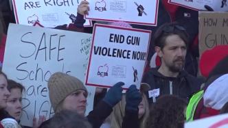 美国科罗拉多州发生校园枪击案，教师参加抗议呼吁控枪止暴