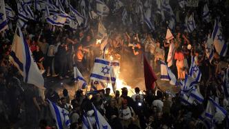 早安·世界｜以色列爆发反司法改革抗议，63万民众走上街头