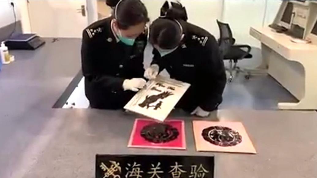 海關查獲三幅入境裝飾畫:系玳瑁拼接成