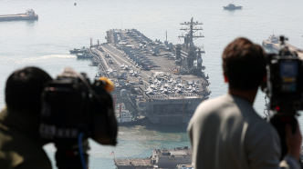 美韩海军联演次日，美国尼米兹号核航母驶入釜山港