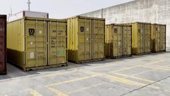 全球装箱量最大集装箱船在江苏泰州离泊出江