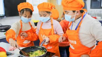 劳动依然无足轻重？必修课劳动教育如何在家庭中“落地生根”