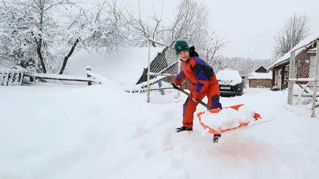 白俄罗斯部分地区降大雪