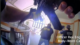 美国警方公布纳什维尔校园枪击事件执法视频