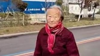 安徽六安百岁老寿星周末郊游高唱《歌唱祖国》