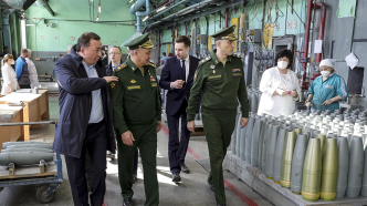 俄防长：俄军工业产能扩大，常规和高精度弹药产量成倍增长