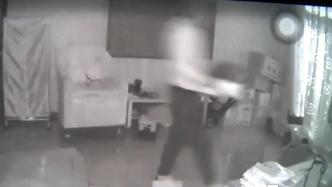 重庆一男子同时使用44部手机，被盗贼入室一次偷走