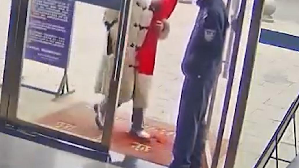 民警1小時找回市民心愛盆栽獲贈最“?！卞\旗