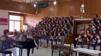 小学生合唱《勇气大爆发》，老师：不做要求，快乐歌唱