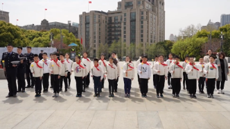 缅怀英烈忠魂、传承红色基因，上海民警带领学生们追忆英雄事迹