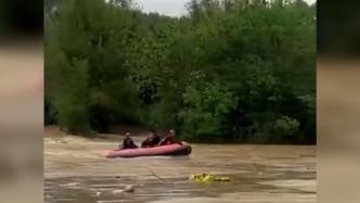 持续降雨致河水猛涨，消防紧急营救被困男子