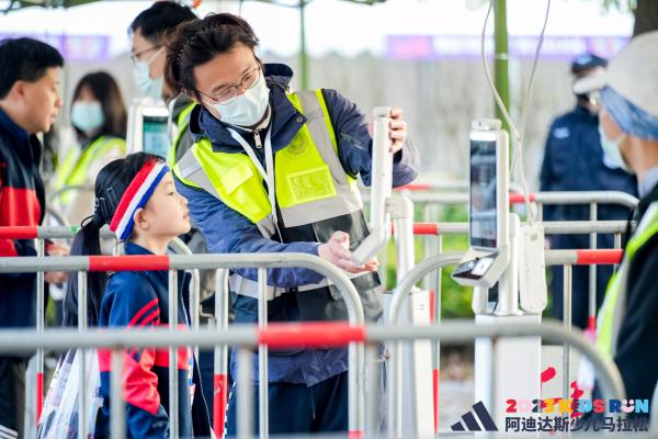 包攬全英賽冠亞軍！沙漠中的國羽男單，喝到了第一口水
