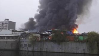 德国汉堡仓库发生火灾，有毒烟雾蔓延