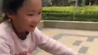 癱瘓女孩復健3年能騎車，母親講述經歷：磨損多雙鞋，堅持上學