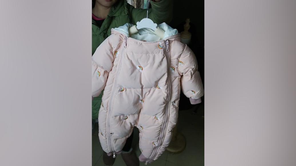 重庆一宝妈网购材料自学手艺，给孩子做百件衣服