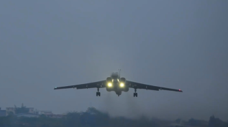 视频丨台岛周边东部战区空军持续演练，数架轰-6K接连起飞
