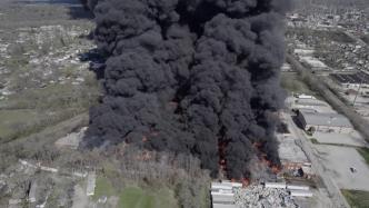 黑烟升腾！美国一工厂起火，约2000人被迫撤离