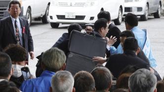 日本首相死里逃生，岸田惊恐背后看安保手脚并用“护主”