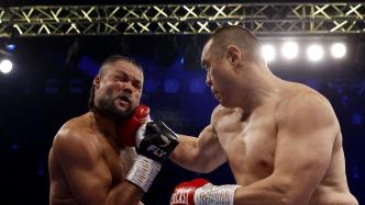 第一条重量级拳击金腰带！张志磊击倒乔伊斯，将挑战世界拳王