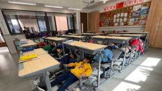 东阳教育局答复“改革课桌椅实现躺睡”建议：试点效果不如预期
