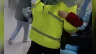 孩子誤吞異物，交警狂奔救援跑掉警帽