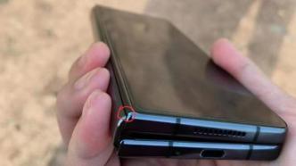 三星Fold4折叠手机因外壳磕碰被拒保修，澎湃介入后双方达成一致