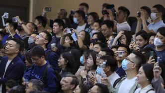 上海車展開幕首日：人潮涌動百花齊放，百余款新車全球首發(fā)