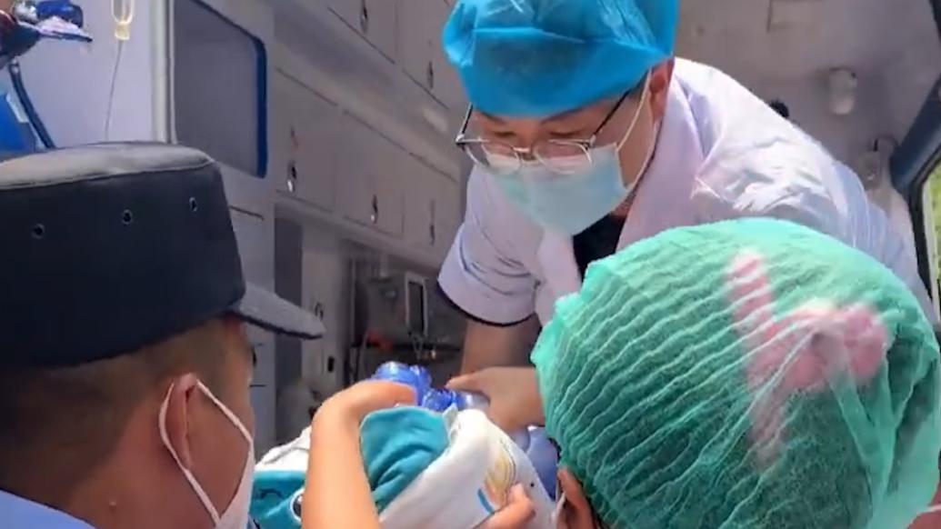 瑞麗邊檢站3分鐘開通緊急通道救助緬甸籍患病嬰兒