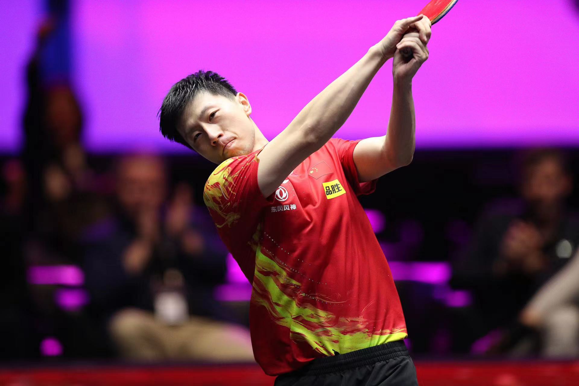 王楚钦霸气逆转 中国男乒战胜瑞典晋级 半决赛将对战日本 - 封面新闻