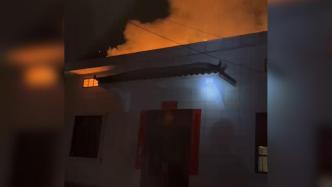 湖南攸县一村民家屋顶遭雷击引发火灾，无人员伤亡