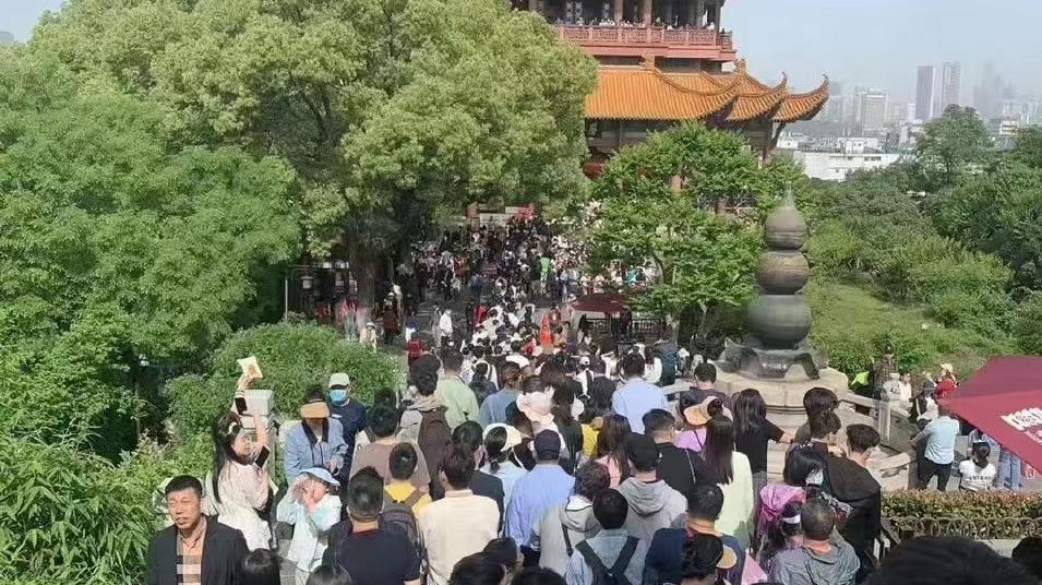 黄鹤楼景区：游客预约量已达到最大承载量九成，今日停止售票