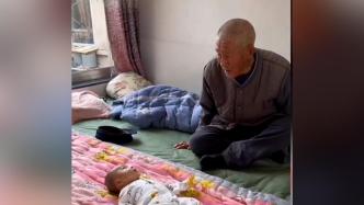 94岁太爷爷和2个月大重孙温馨互动，满眼都是宠溺