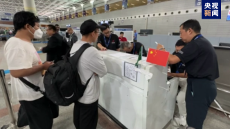 第二架搭載中國(guó)從蘇丹撤離人員的臨時(shí)航班從沙特啟程歸國(guó)
