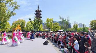 上海龙华庙会时隔八年焕新回归，将持续到5月2日