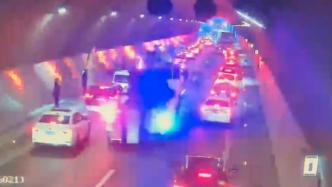 杭长高速中塘隧道发生事故，数百辆车“靠边站”让行施救车辆
