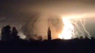 巨型冲击波直上天际！乌东巴甫洛格勒遭袭，疑引发化工厂爆炸