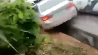男生偷寶馬車遇查，利用排水渠闖卡逃逸