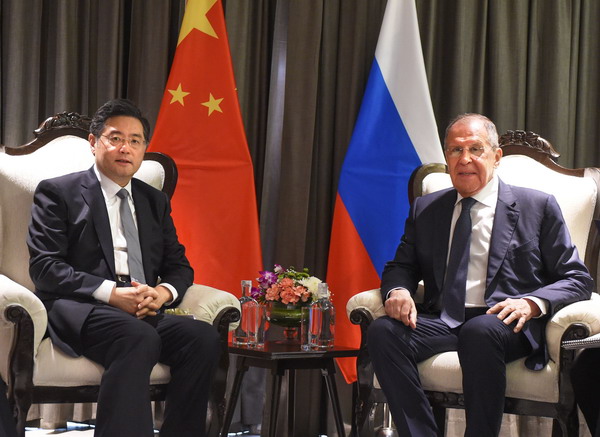 秦刚会见俄罗斯外长拉夫罗夫