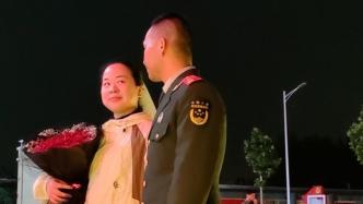 武警战士即将结婚，战友在军营帮策划求婚仪式